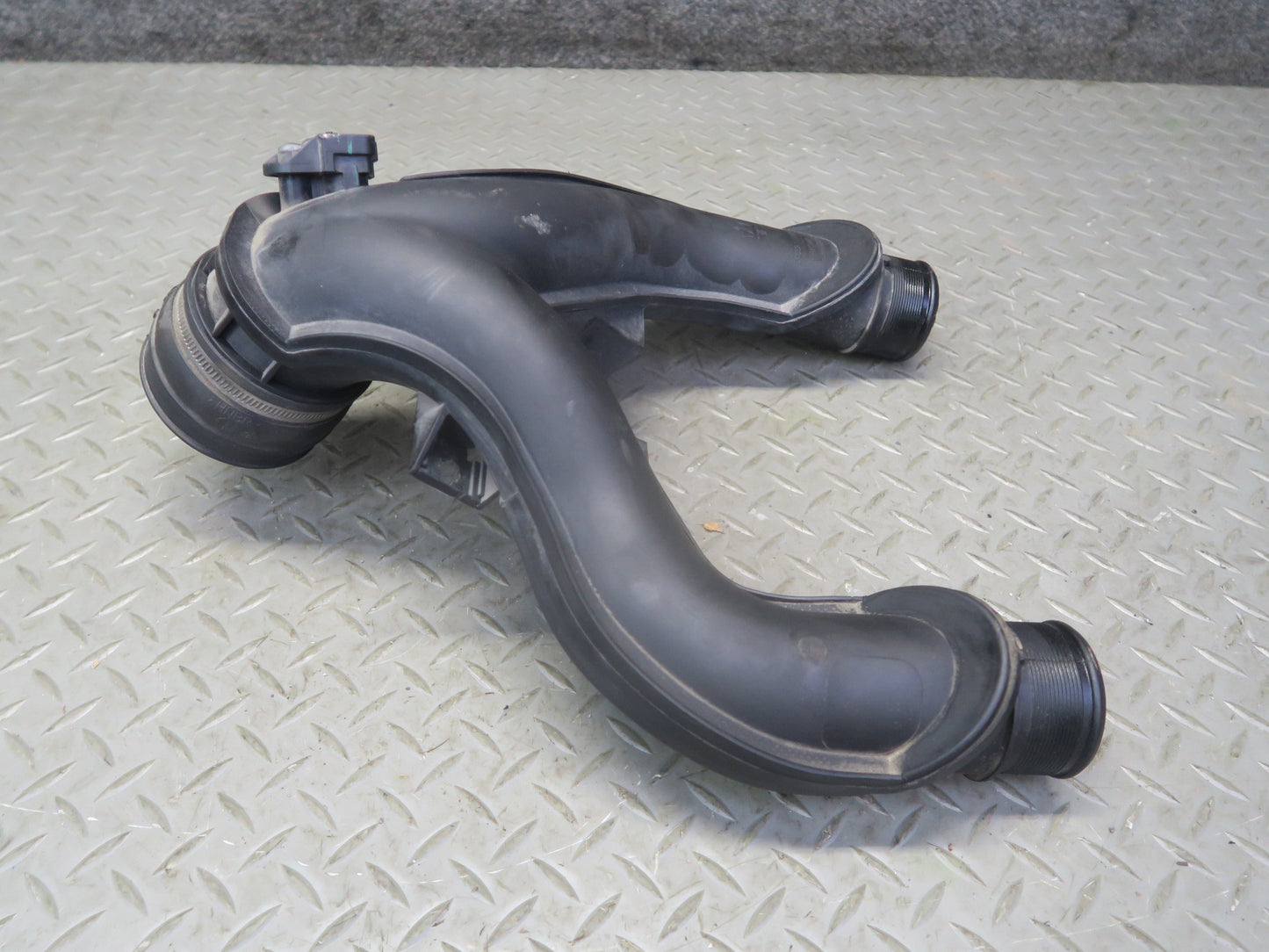 14-21 Maserati Quattroporte M156 SQ4 Air Intake Inlet Duct Tube W/ MAF Sensor