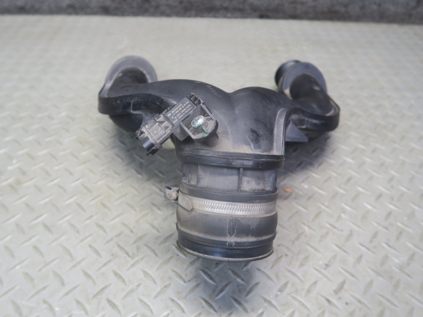 14-21 Maserati Quattroporte M156 SQ4 Air Intake Inlet Duct Tube W/ MAF Sensor
