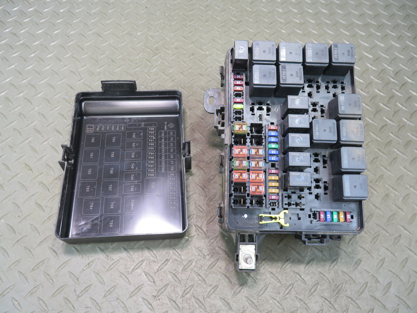 2017-2021 Maserati Quattroporte SQ4 M156 Under Hood Fuse Relay Junction Box