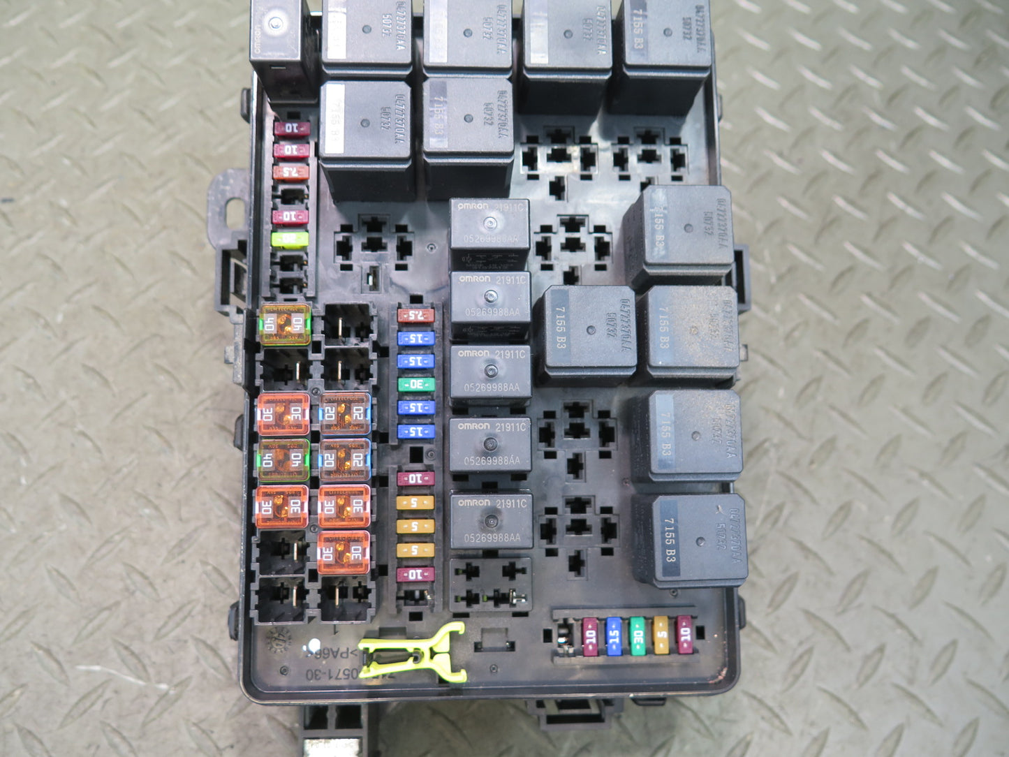 2017-2021 Maserati Quattroporte SQ4 M156 Under Hood Fuse Relay Junction Box