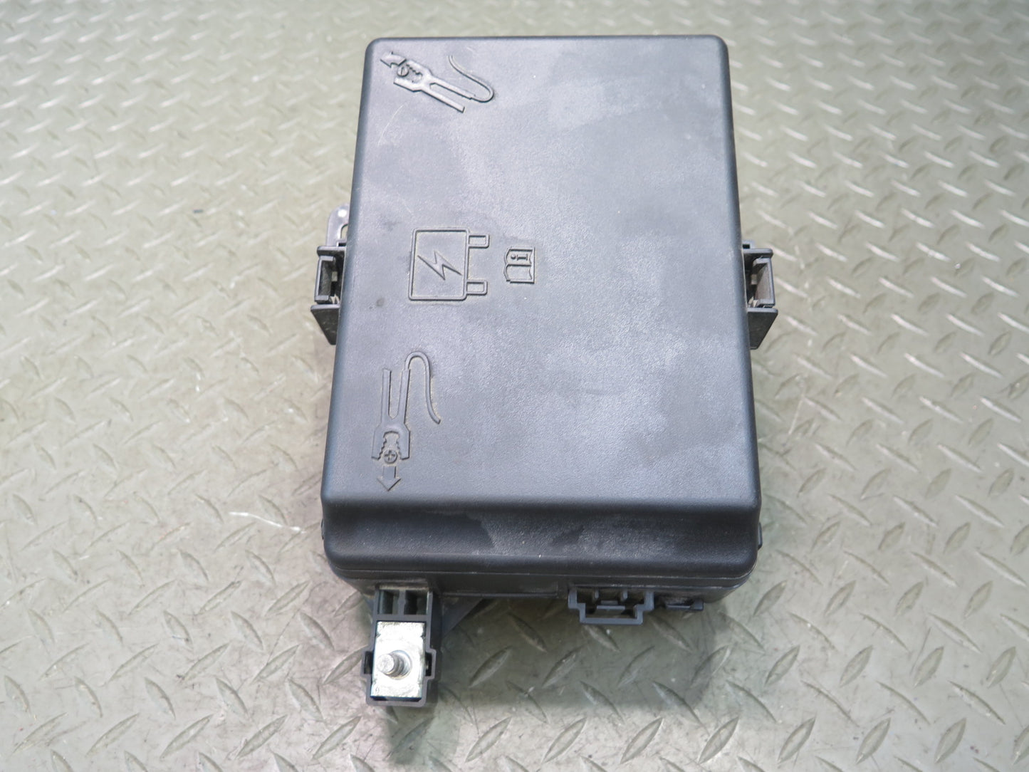 2017-2021 Maserati Quattroporte SQ4 M156 Under Hood Fuse Relay Junction Box