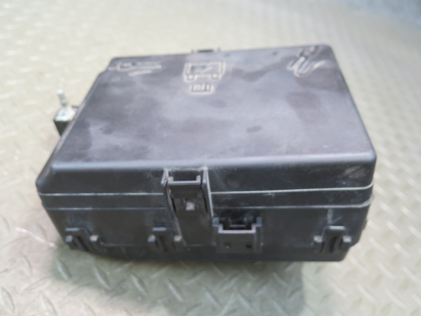 2017-2021 Maserati Quattroporte SQ4 M156 Under Hood Fuse Relay Junction Box