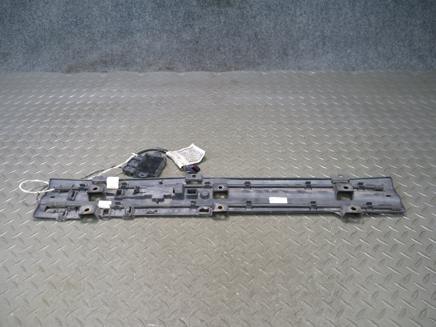 2017-2021 Maserati Quattroporte M156 Rear Trunk Liftgate Opening Sensor Plate