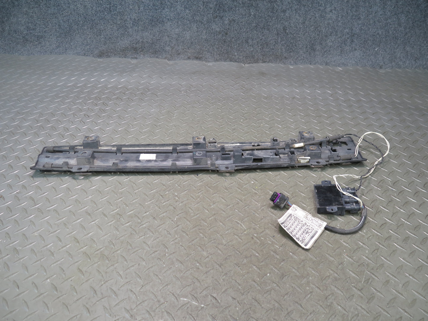 2017-2021 Maserati Quattroporte M156 Rear Trunk Liftgate Opening Sensor Plate