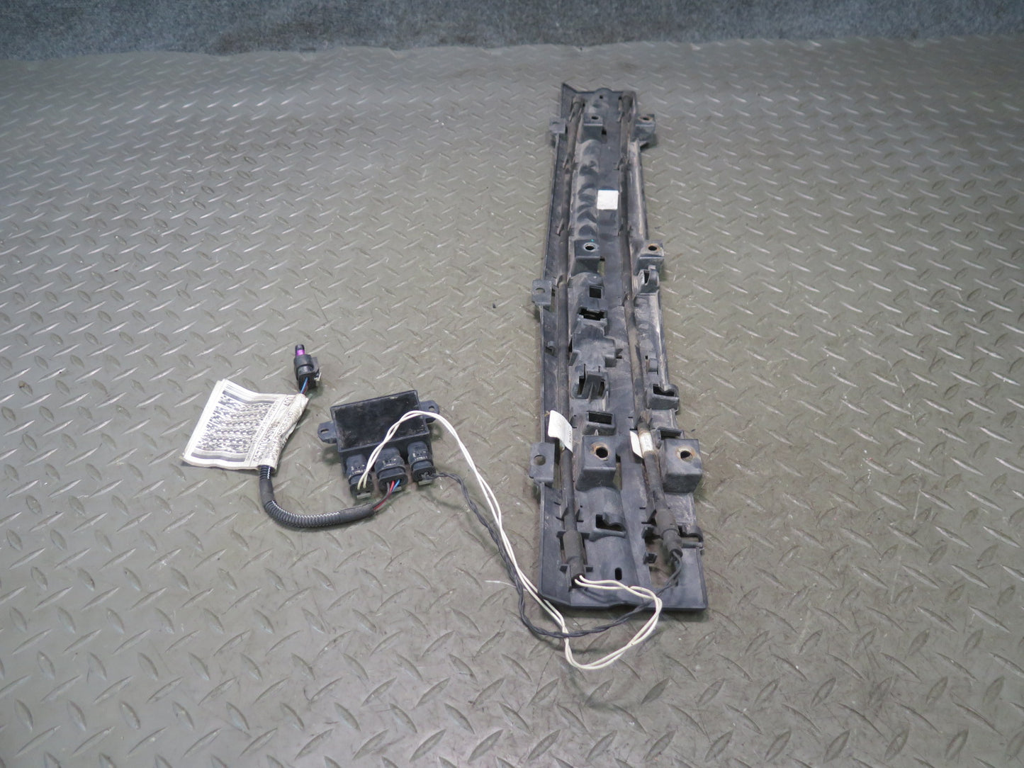 2017-2021 Maserati Quattroporte M156 Rear Trunk Liftgate Opening Sensor Plate