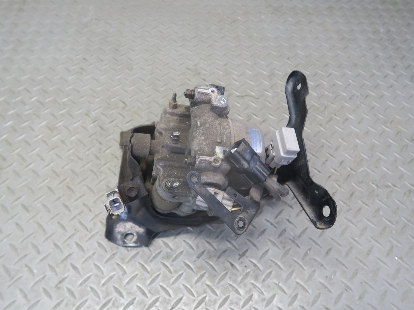 1996-1997 Lexus FZJ80L LX450 Anti Lock Brake ABS Actuator Pump 44510-60010