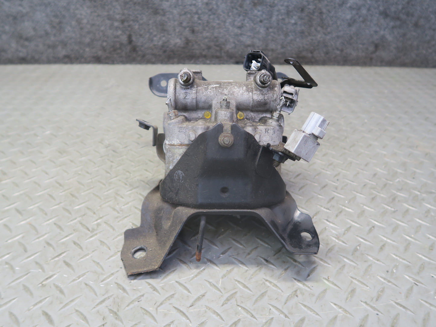 1996-1997 Lexus FZJ80L LX450 Anti Lock Brake ABS Actuator Pump 44510-60010