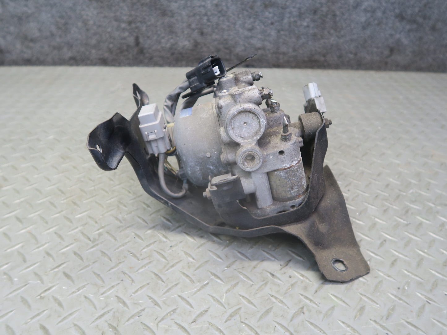 1996-1997 Lexus FZJ80L LX450 Anti Lock Brake ABS Actuator Pump 44510-60010