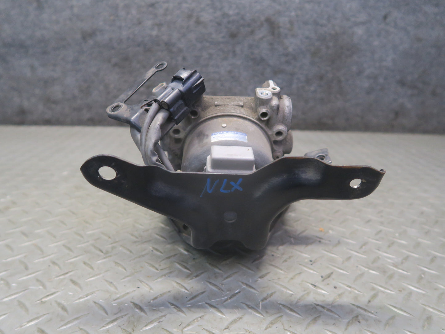 1996-1997 Lexus FZJ80L LX450 Anti Lock Brake ABS Actuator Pump 44510-60010