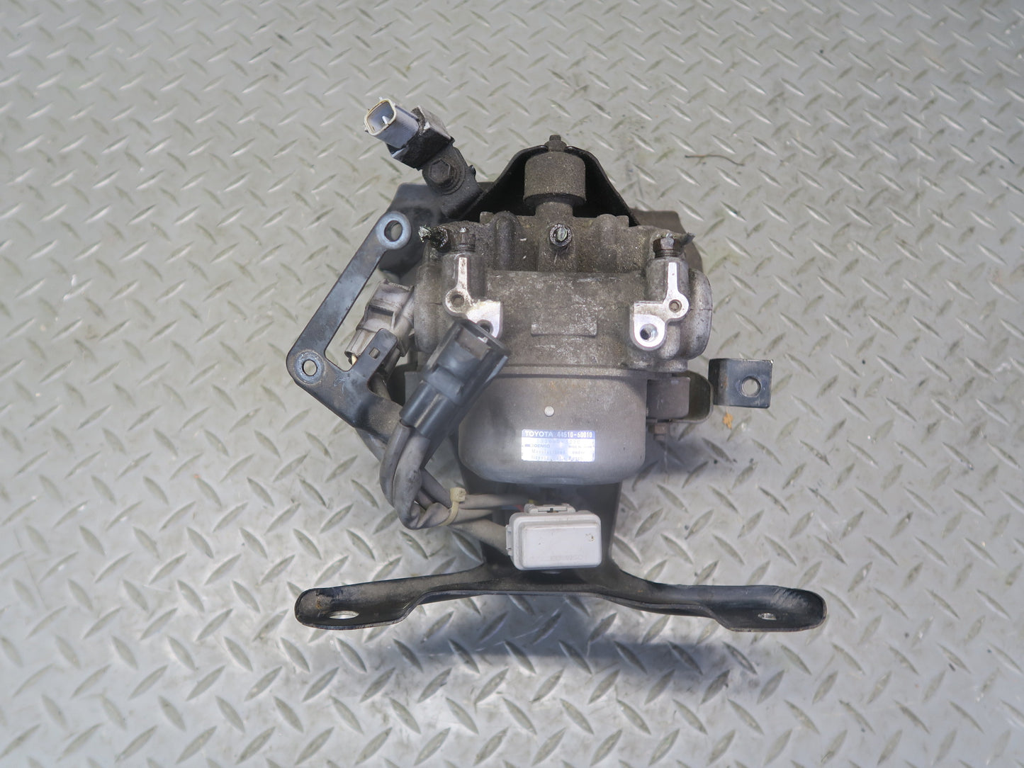 1996-1997 Lexus FZJ80L LX450 Anti Lock Brake ABS Actuator Pump 44510-60010