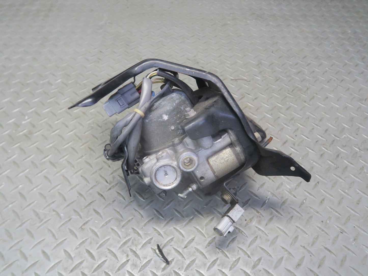1996-1997 Lexus FZJ80L LX450 Anti Lock Brake ABS Actuator Pump 44510-60010
