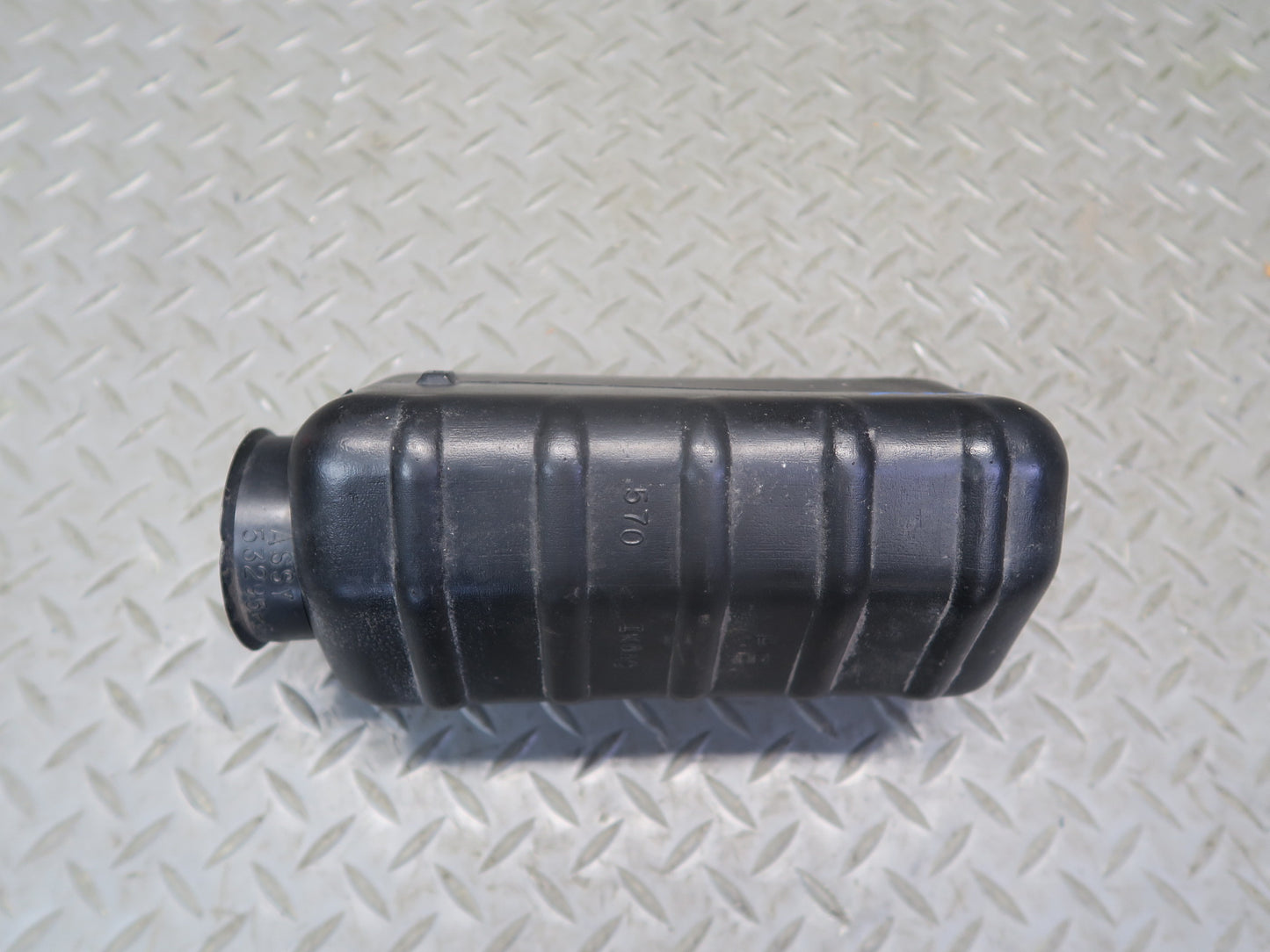 1996-1997 Lexus FZJ80L LX450 Air Intake Resonator Silencer