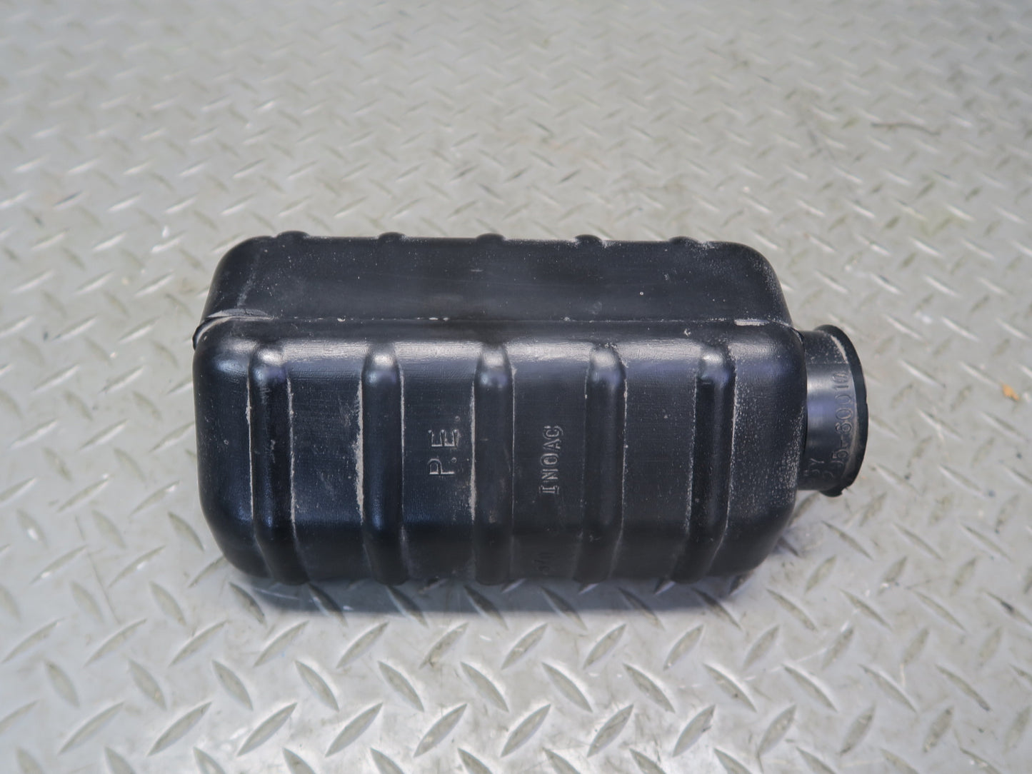 1996-1997 Lexus FZJ80L LX450 Air Intake Resonator Silencer