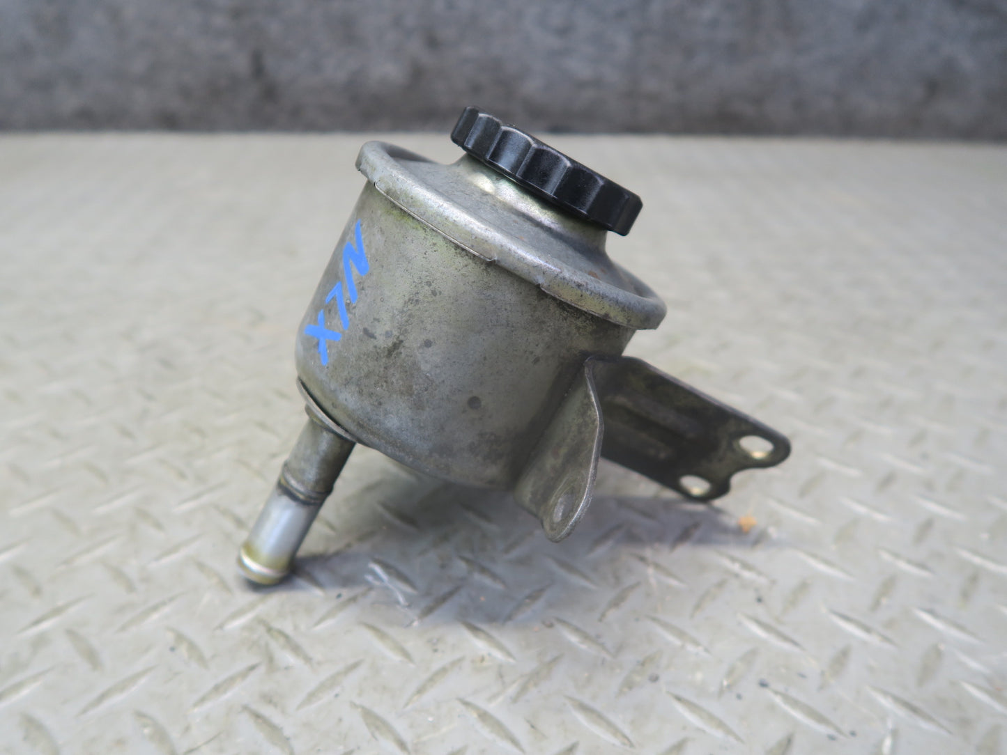 1996-1997 Lexus FZJ80L LX450 Power Steering Fluid Reservoir Tank
