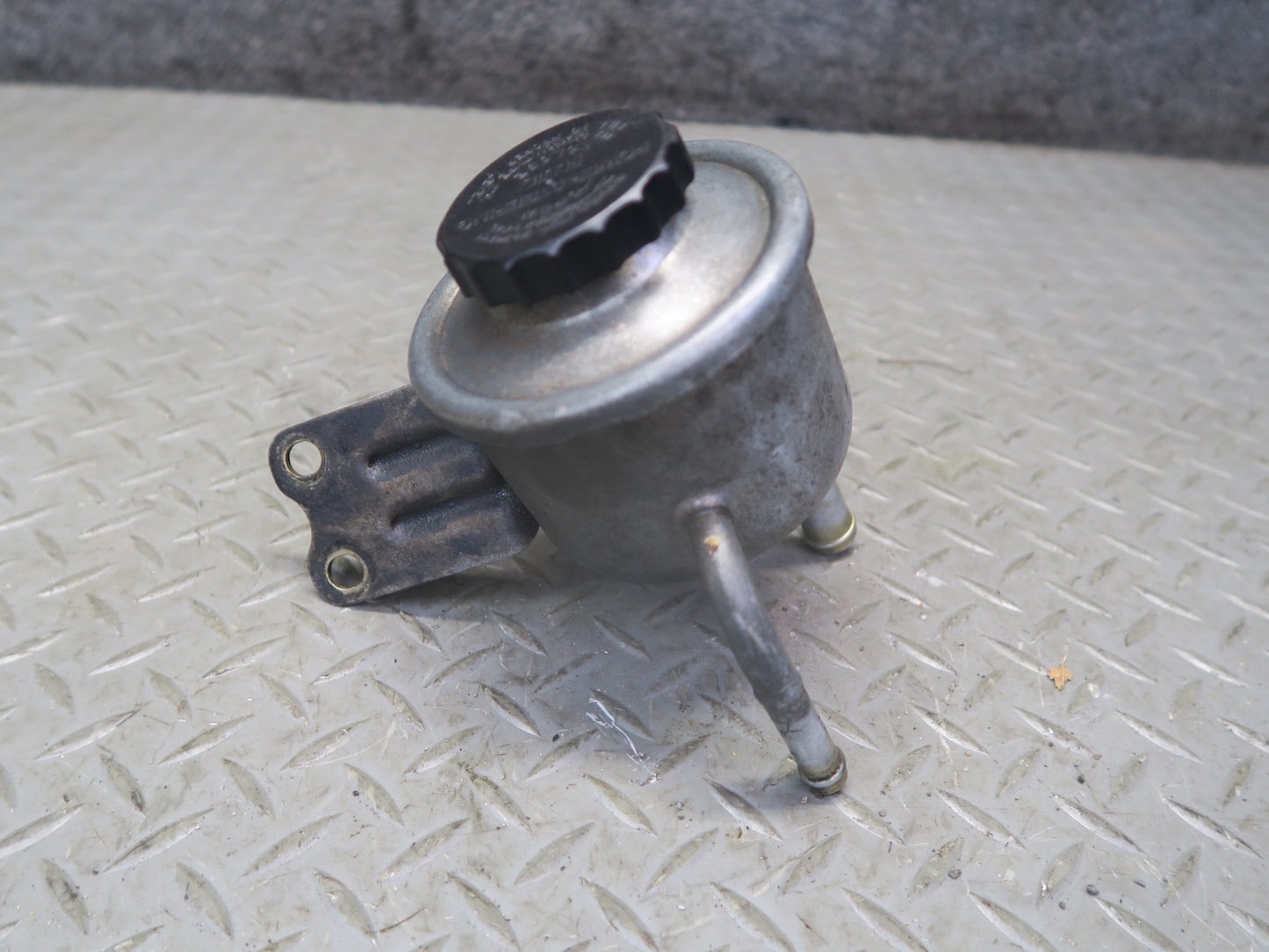 1996-1997 Lexus FZJ80L LX450 Power Steering Fluid Reservoir Tank