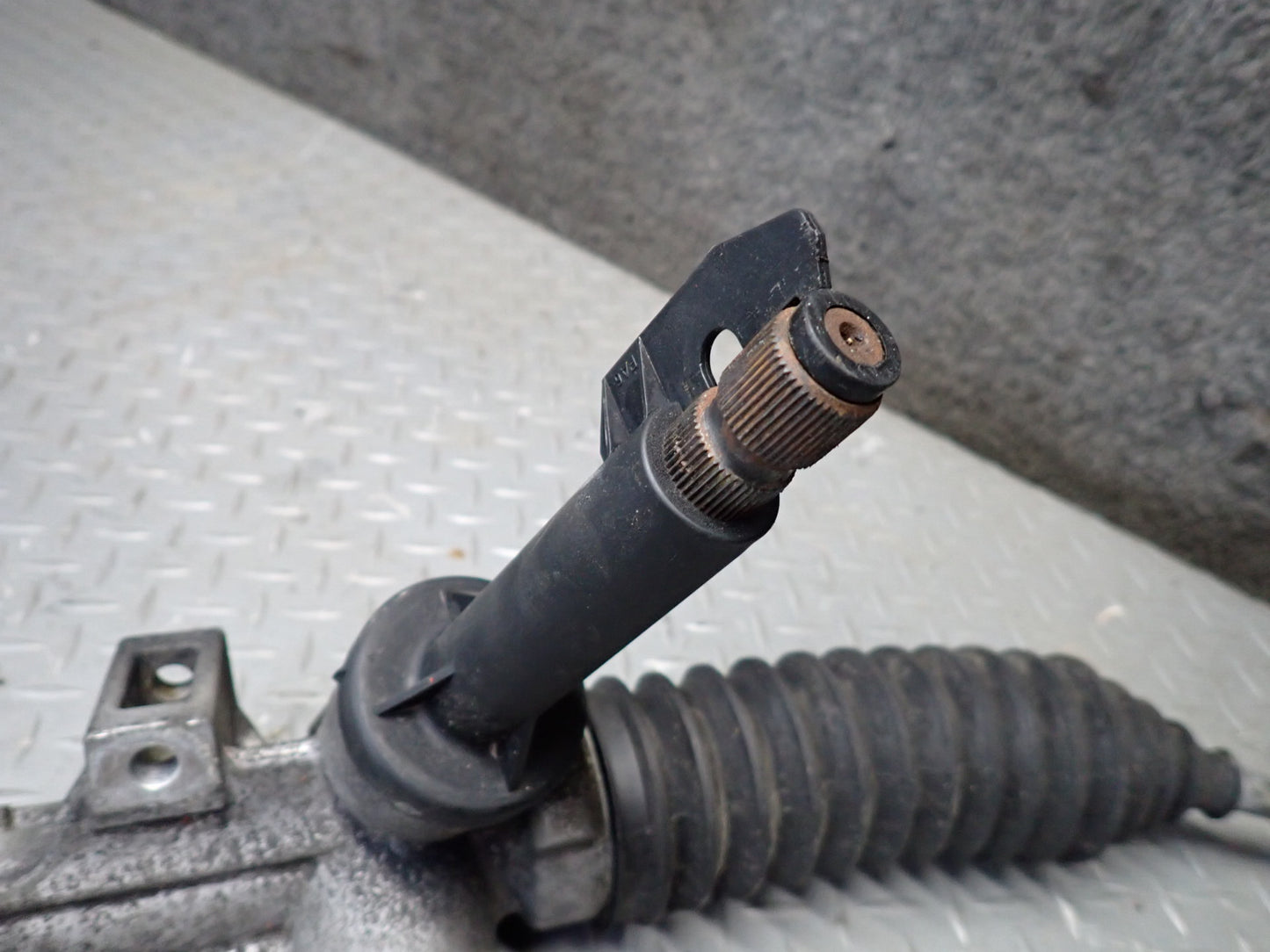 03-08 BMW E86 E85 Z4 Power Steering Rack & Pinion 6762491 OEM