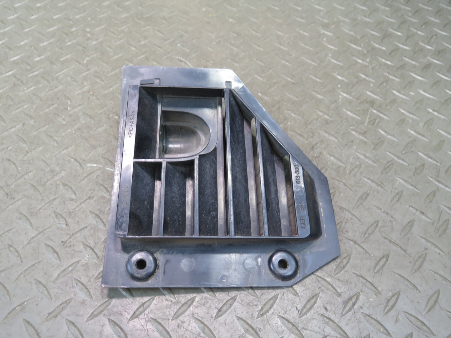 2003-2007 Hummer H2 Front Right Fender Trim Cover Panel
