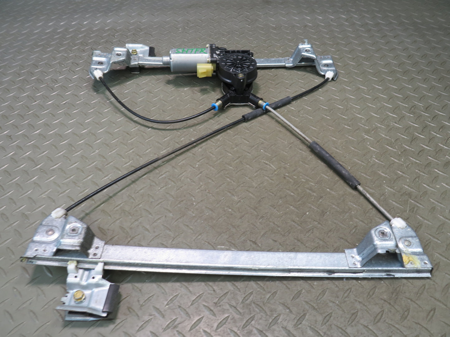 2003-2007 Hummer H2 Front Right Door Window Regulator w Motor