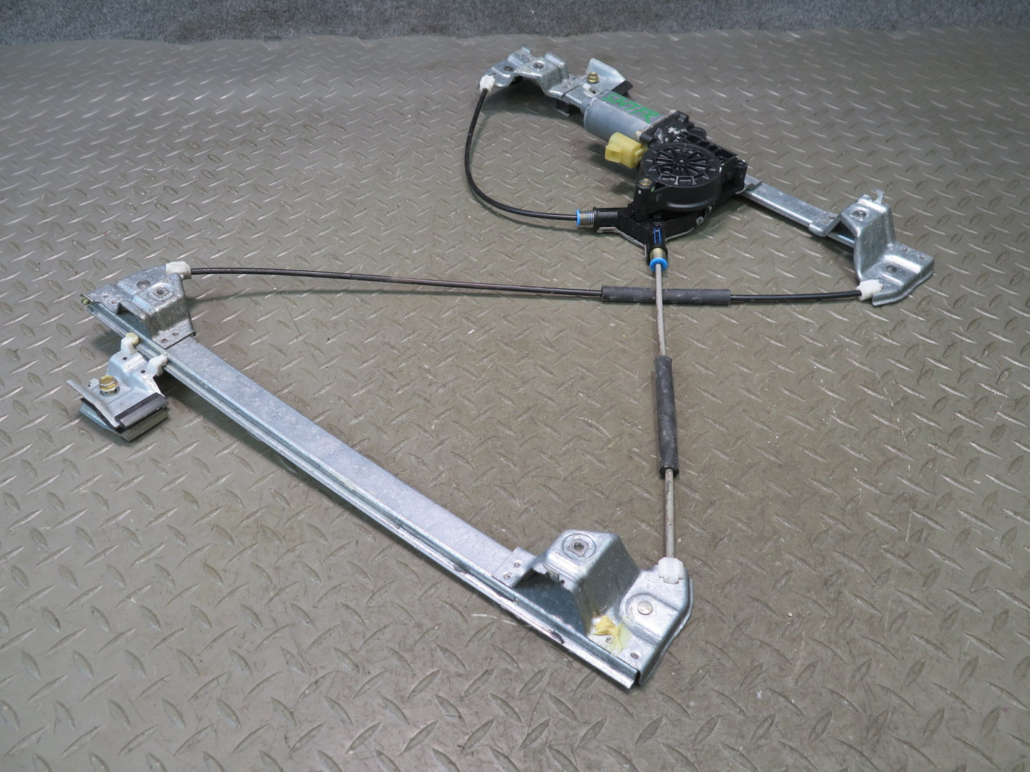 2003-2007 Hummer H2 Front Right Door Window Regulator w Motor