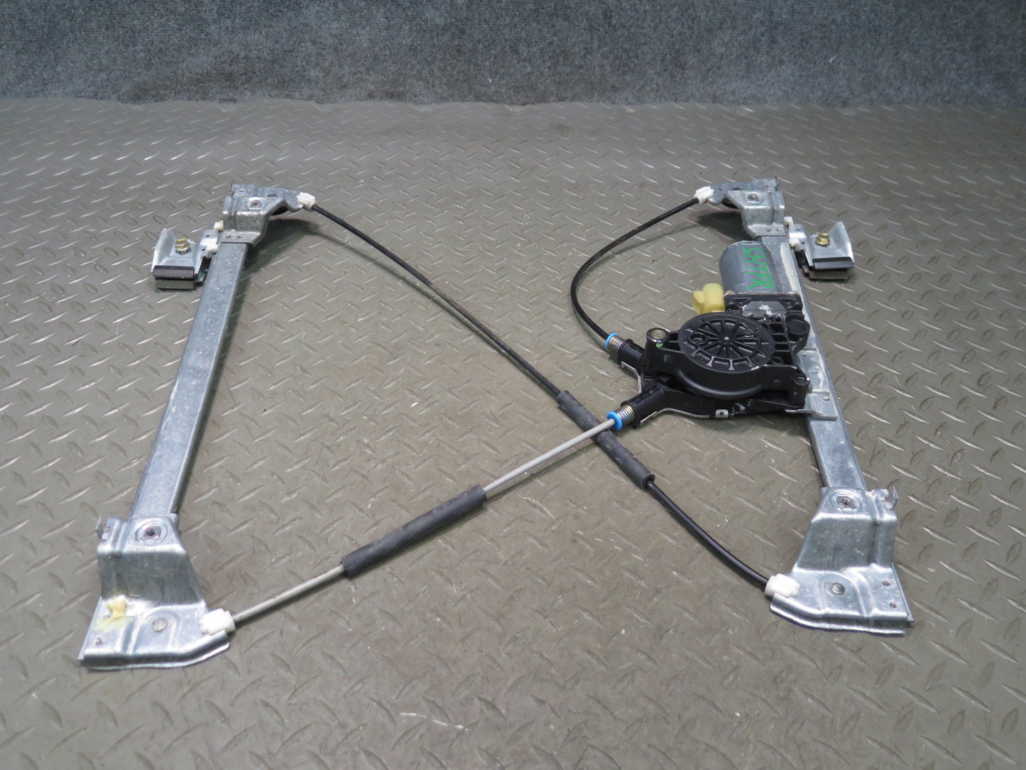 2003-2007 Hummer H2 Front Right Door Window Regulator w Motor