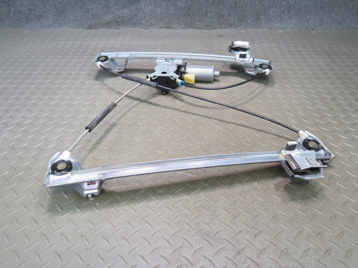 2003-2007 Hummer H2 Front Right Door Window Regulator w Motor