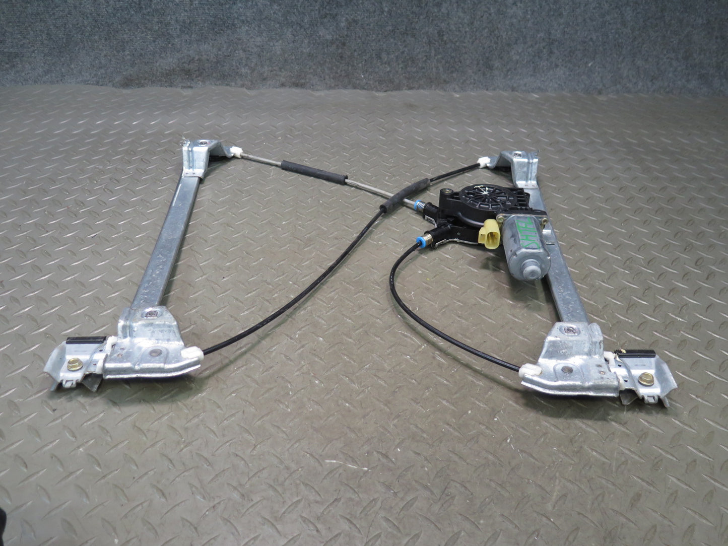 2003-2007 Hummer H2 Front Left Door Window Regulator w Motor