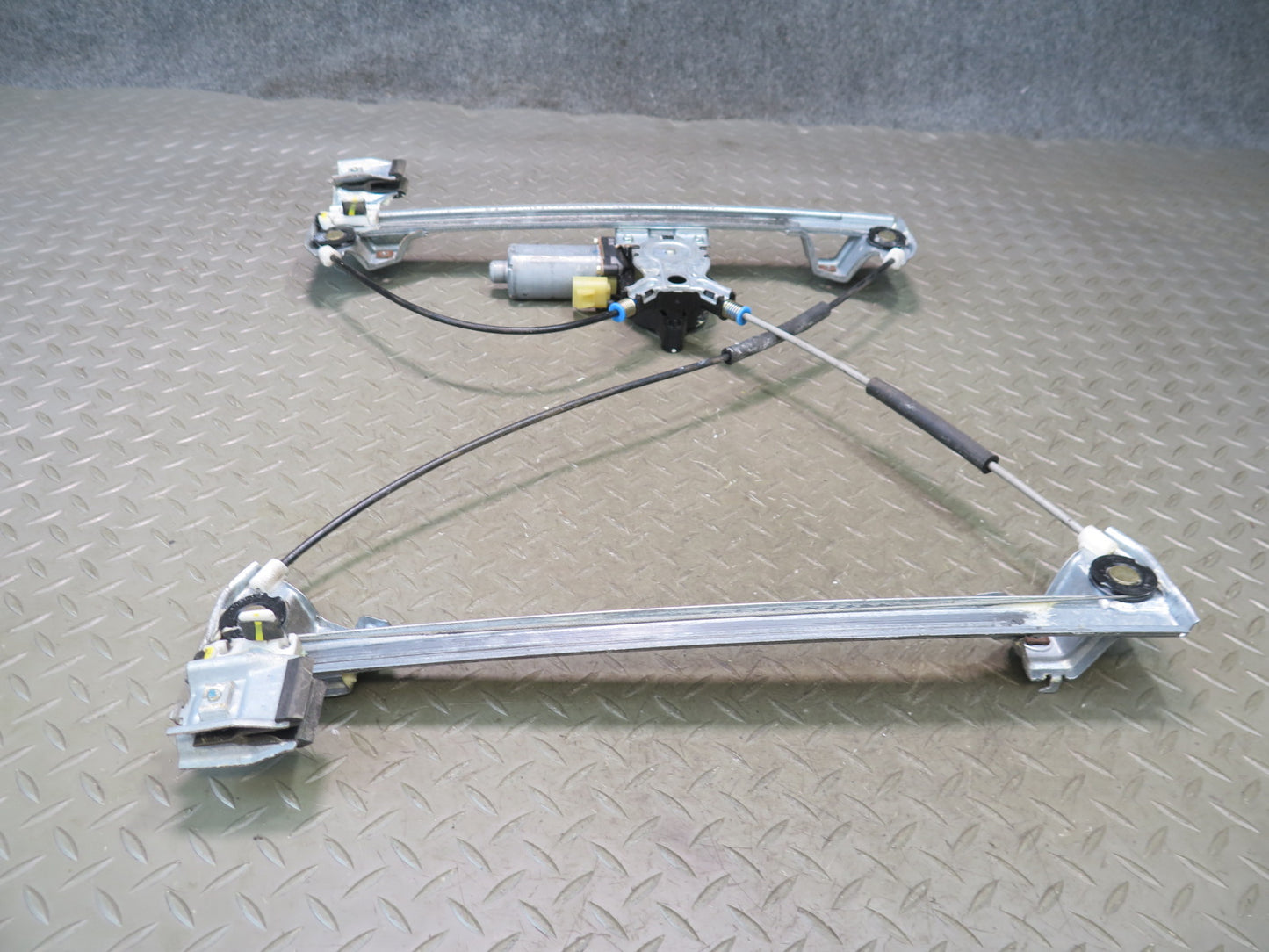 2003-2007 Hummer H2 Front Left Door Window Regulator w Motor
