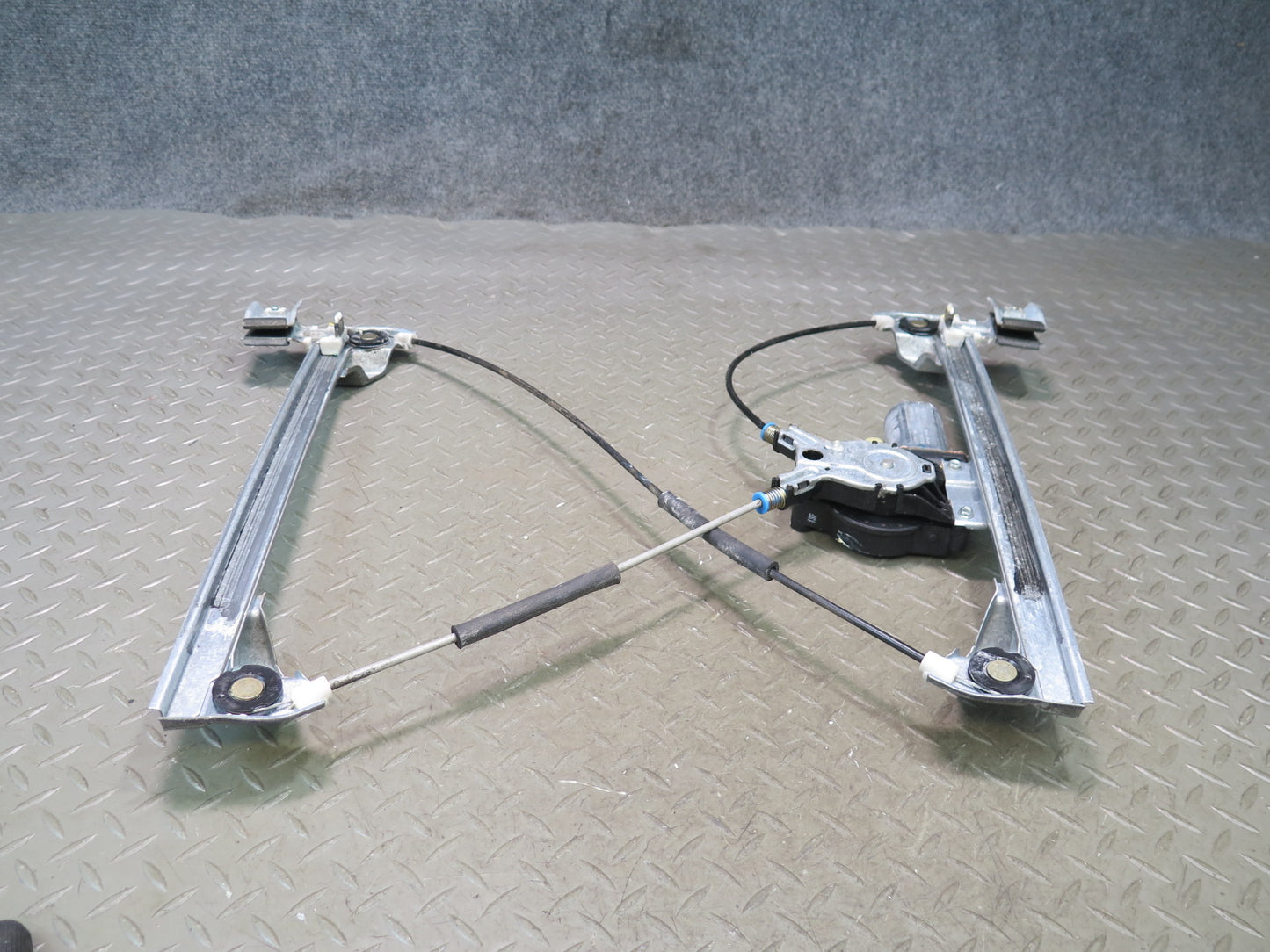 2003-2007 Hummer H2 Front Left Door Window Regulator w Motor