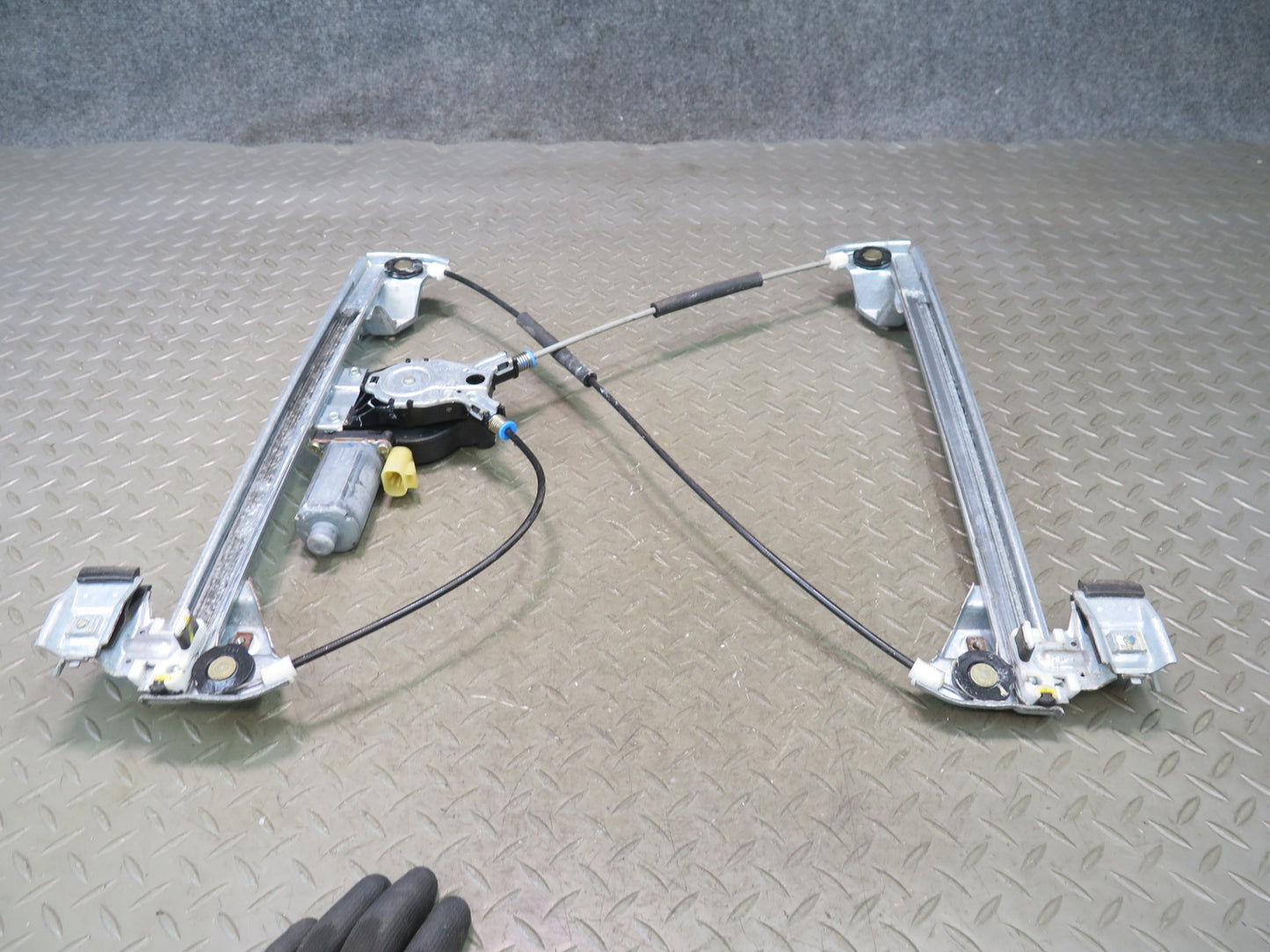 2003-2007 Hummer H2 Front Left Door Window Regulator w Motor