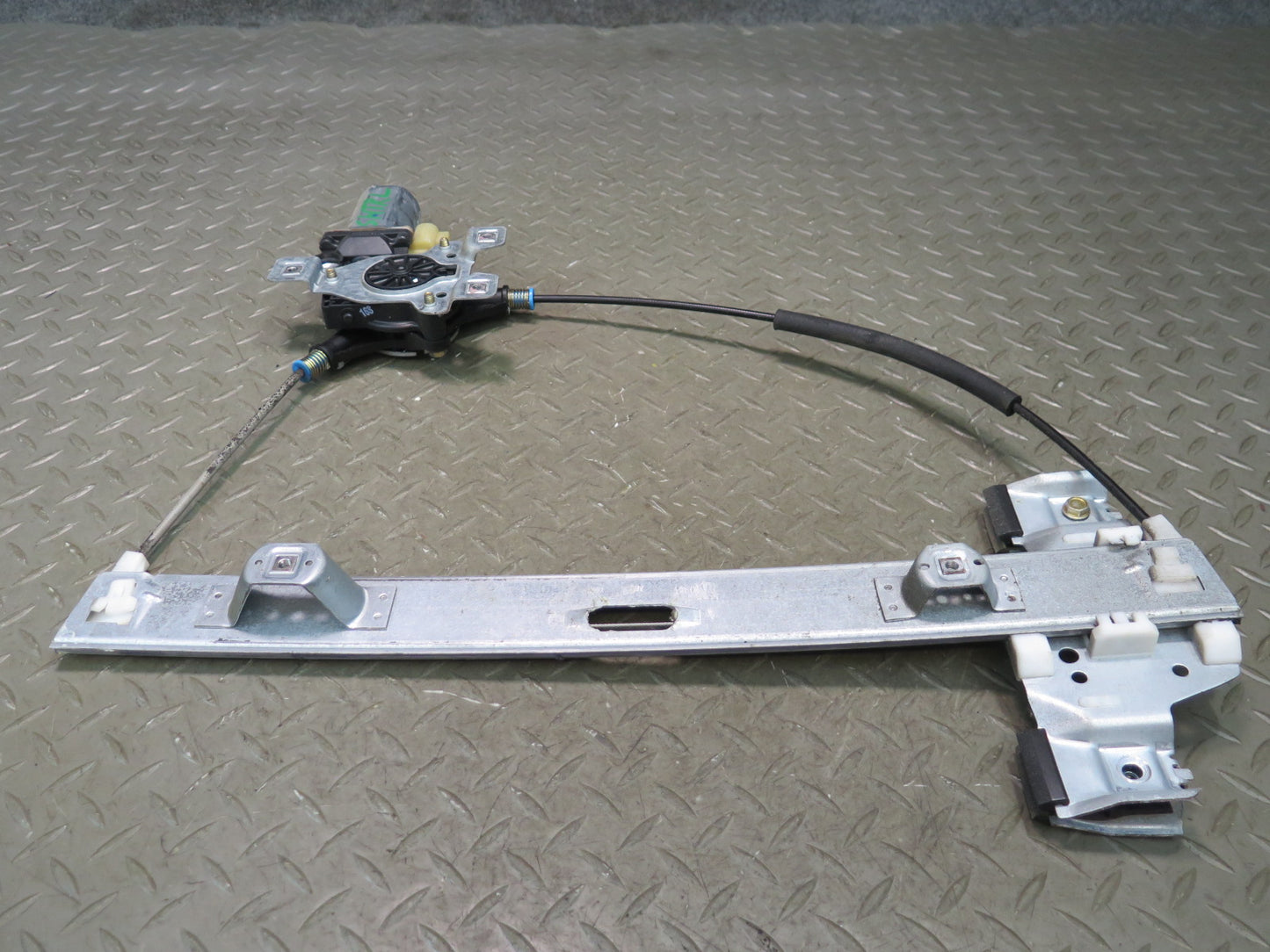 2003-2007 Hummer H2 Front Right Door Window Regulator w Motor