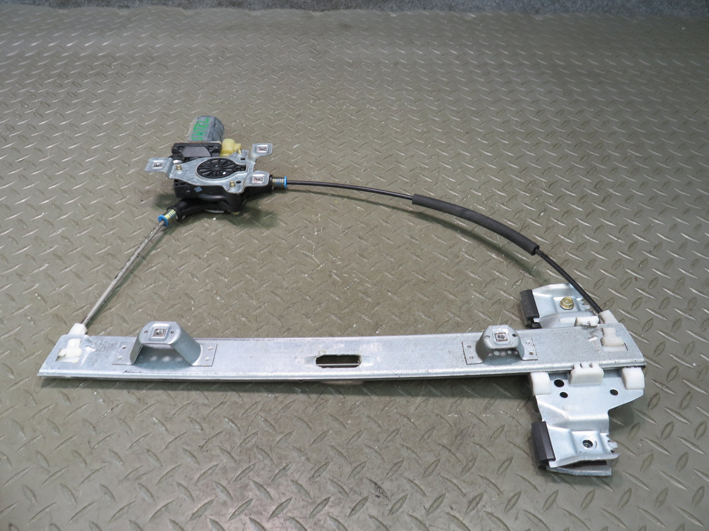 2003-2007 Hummer H2 Front Right Door Window Regulator w Motor