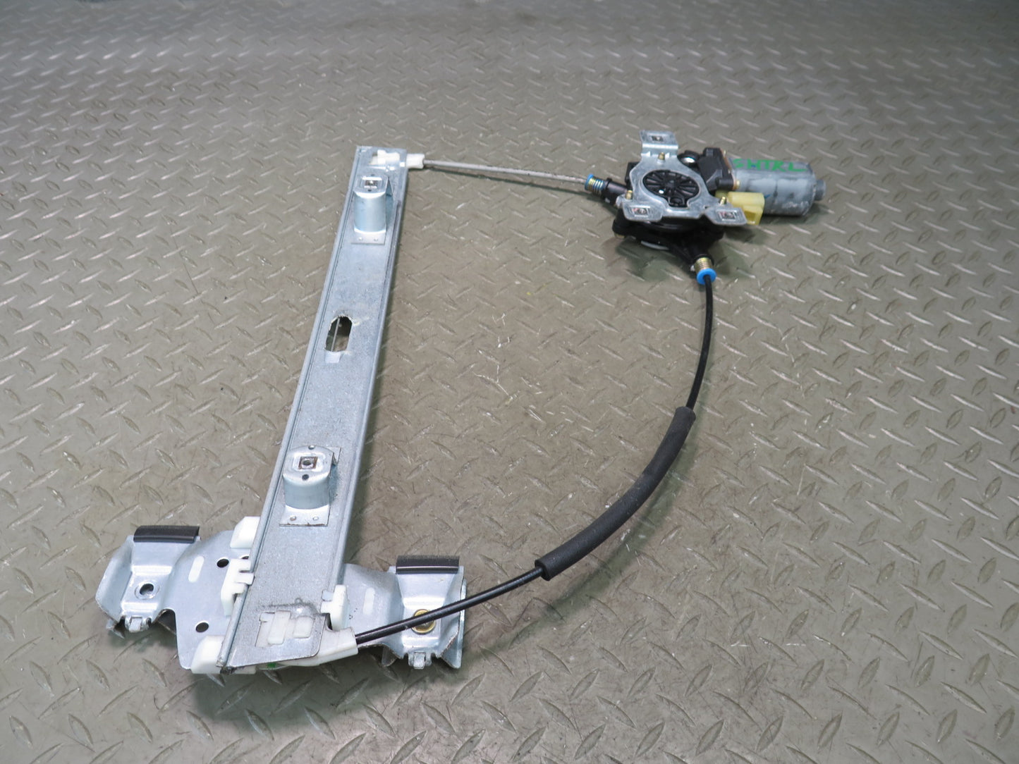 2003-2007 Hummer H2 Front Right Door Window Regulator w Motor