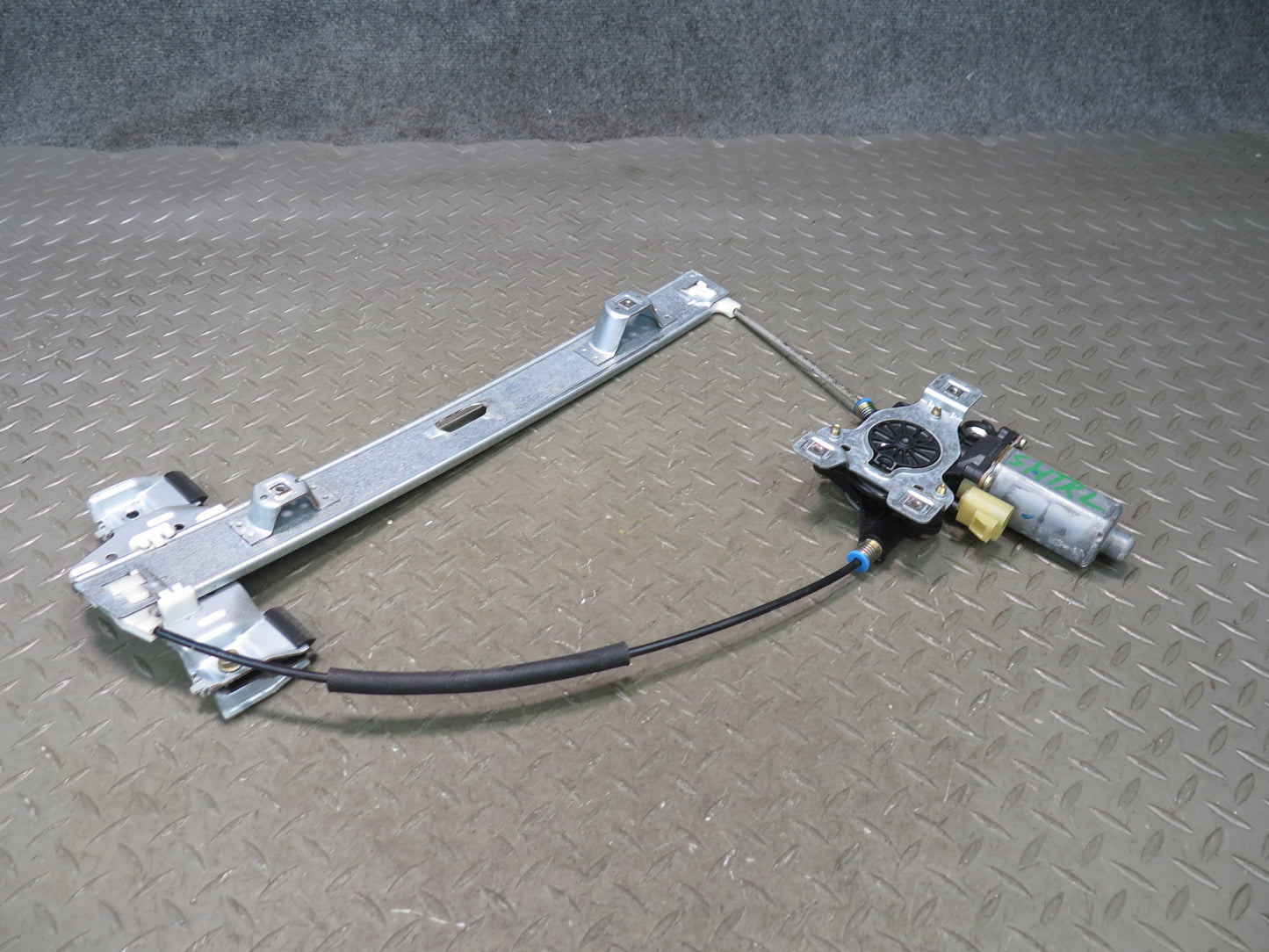 2003-2007 Hummer H2 Front Right Door Window Regulator w Motor