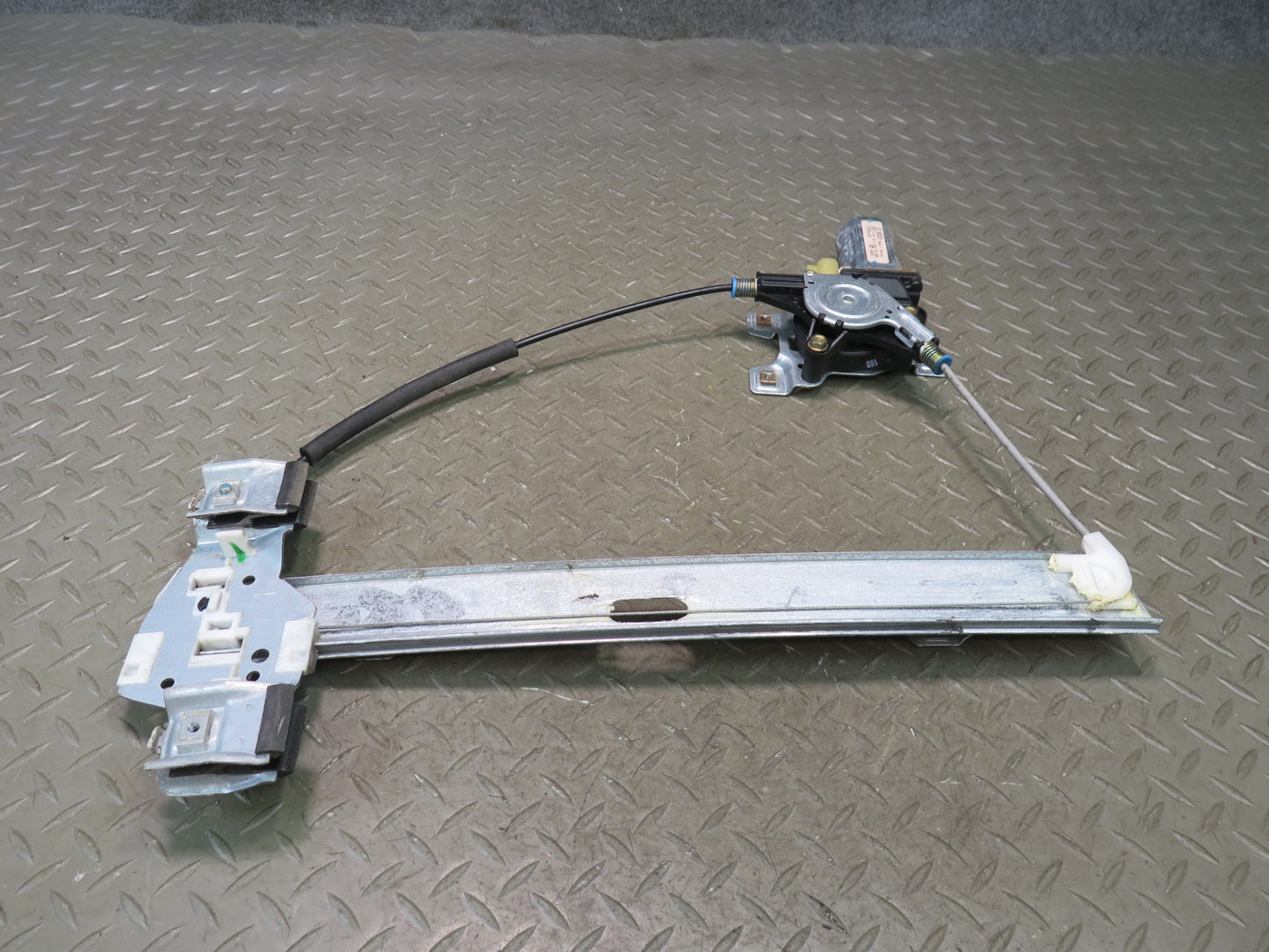 2003-2007 Hummer H2 Front Right Door Window Regulator w Motor
