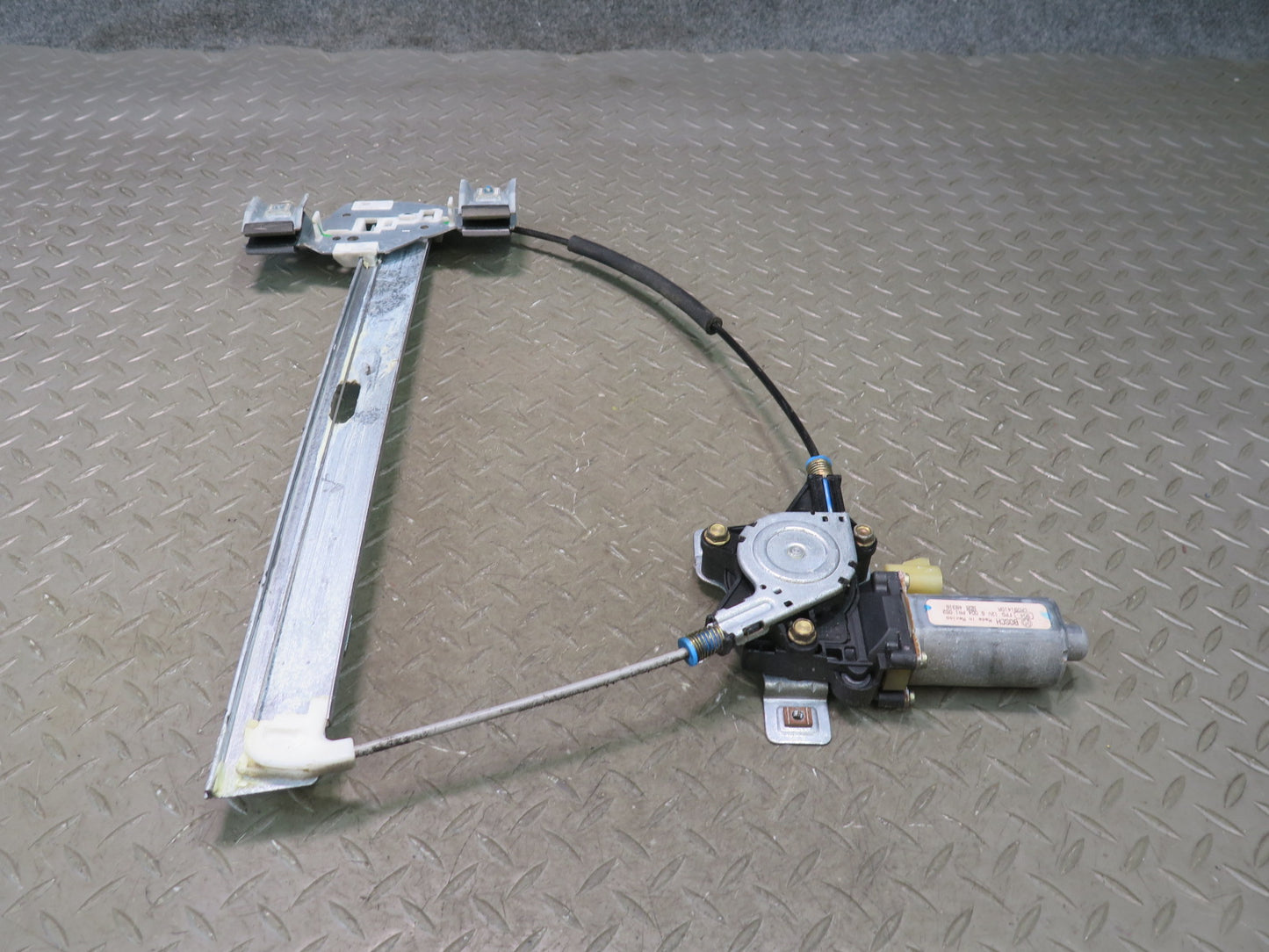 2003-2007 Hummer H2 Front Right Door Window Regulator w Motor