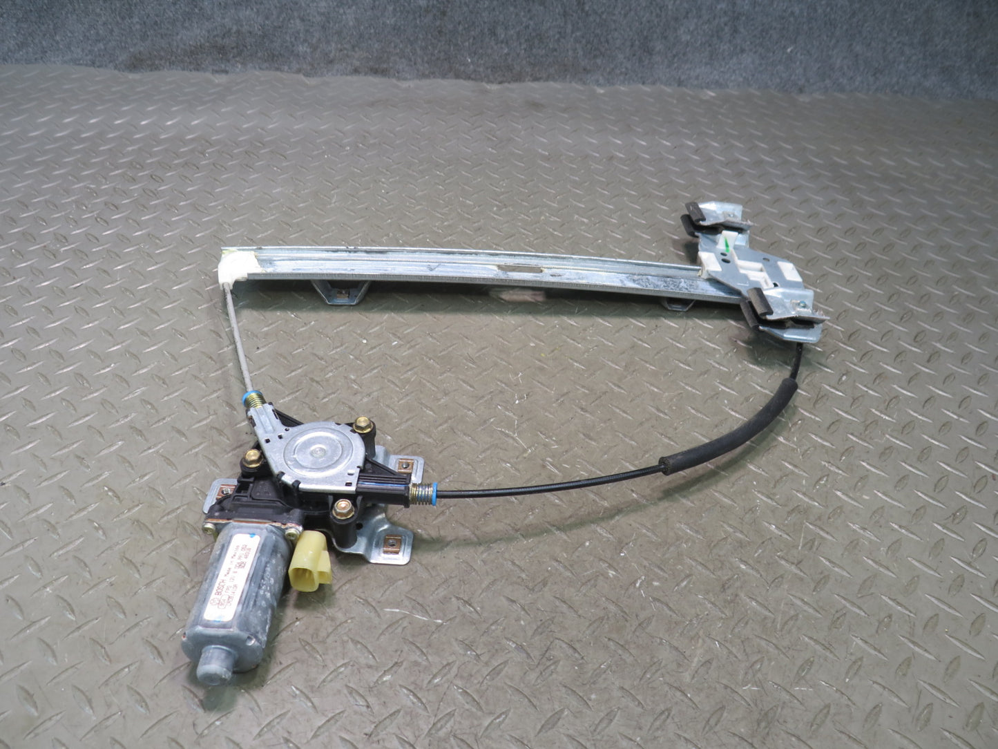 2003-2007 Hummer H2 Front Right Door Window Regulator w Motor