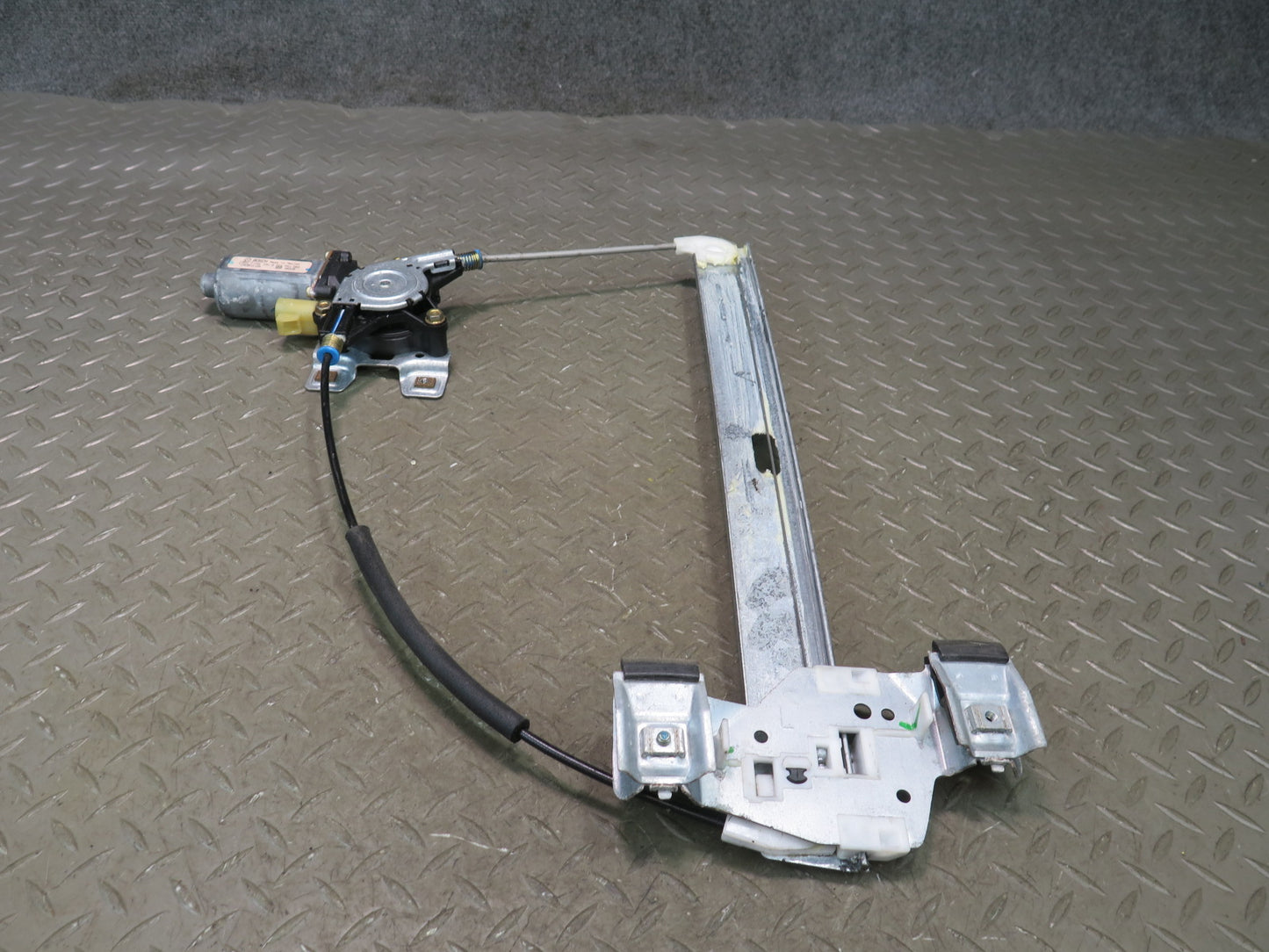 2003-2007 Hummer H2 Front Right Door Window Regulator w Motor
