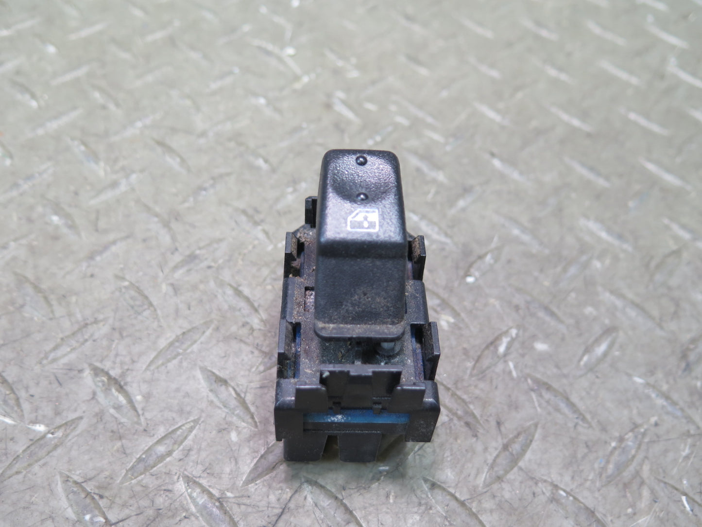 2003-2007 Hummer H2 Rear Left or Right Door Window Control Switch 15093146