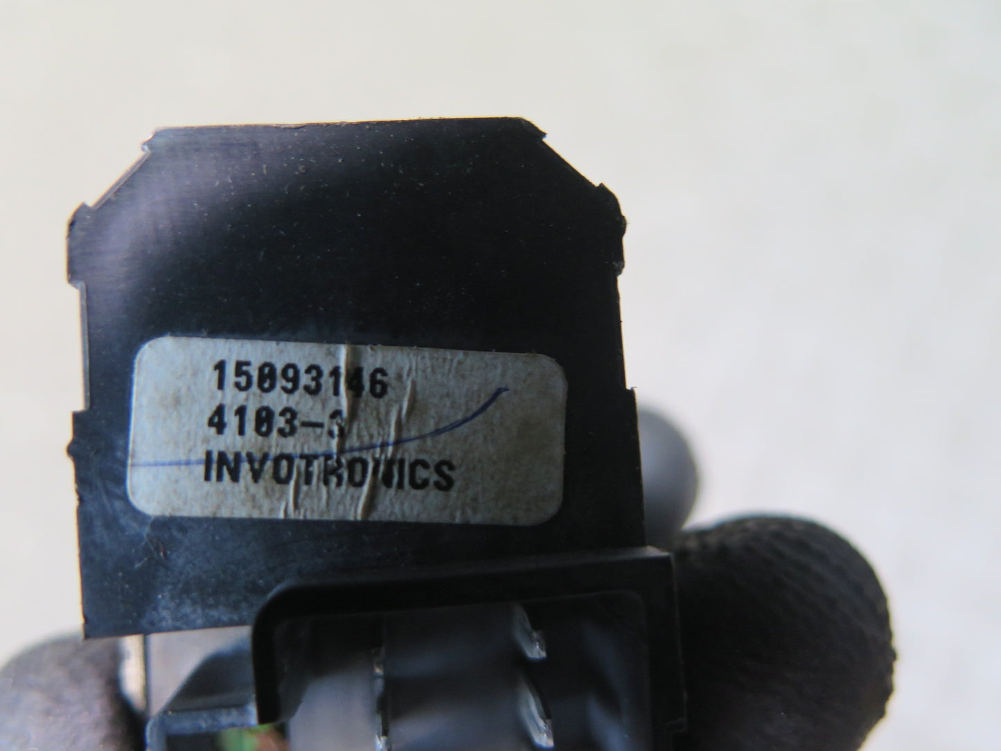 2003-2007 Hummer H2 Rear Left or Right Door Window Control Switch 15093146