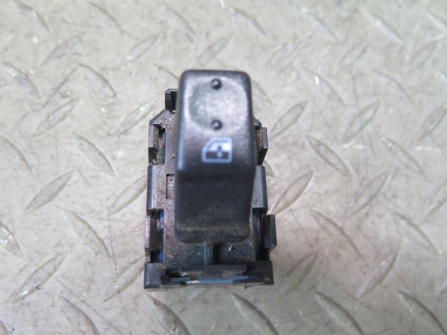 2003-2007 Hummer H2 Rear Left or Right Door Window Control Switch 15093146