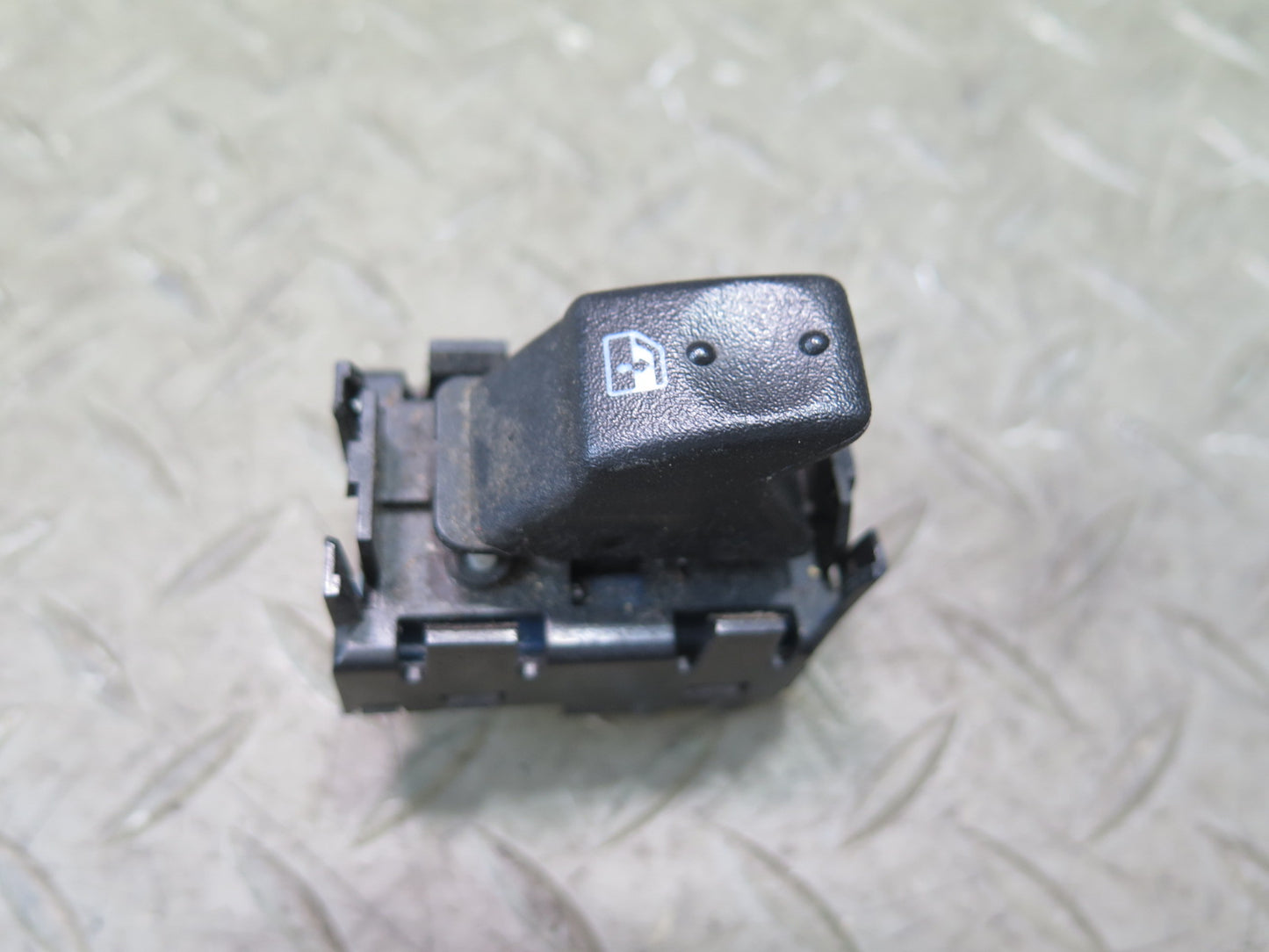 2003-2007 Hummer H2 Rear Left or Right Door Window Control Switch 15093146