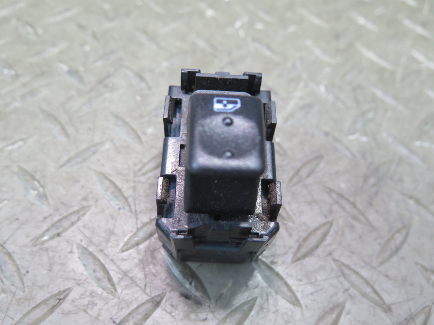 2003-2007 Hummer H2 Rear Left or Right Door Window Control Switch 15093146