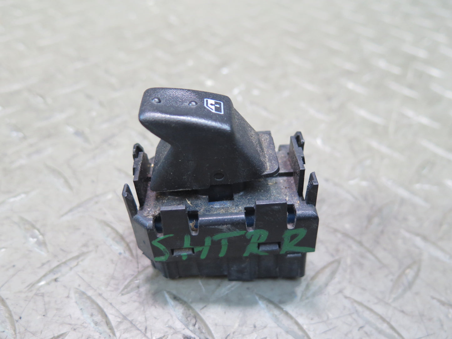 2003-2007 Hummer H2 Rear Left or Right Door Window Control Switch 15093146