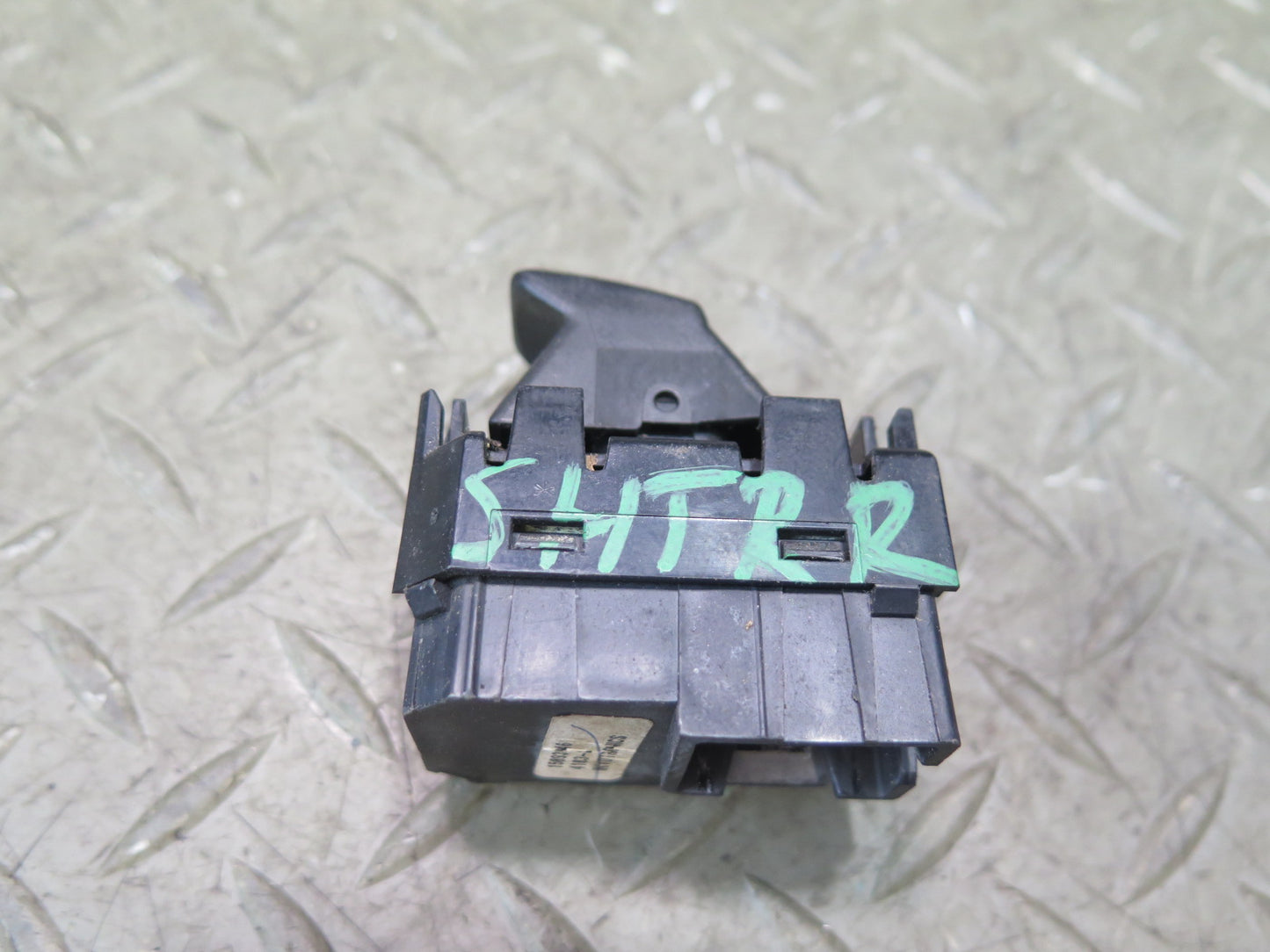 2003-2007 Hummer H2 Rear Left or Right Door Window Control Switch 15093146
