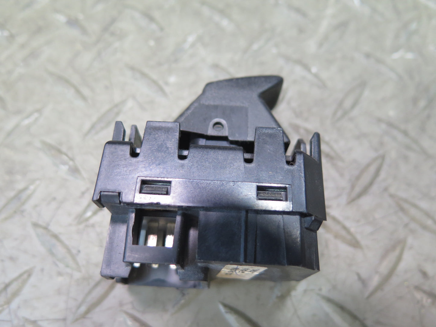 2003-2007 Hummer H2 Rear Left or Right Door Window Control Switch 15093146