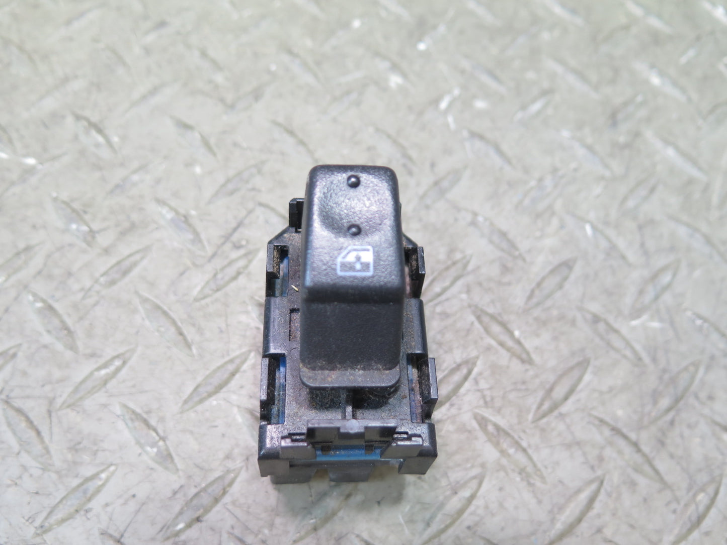 2003-2007 Hummer H2 Rear Left or Right Door Window Control Switch 15093146