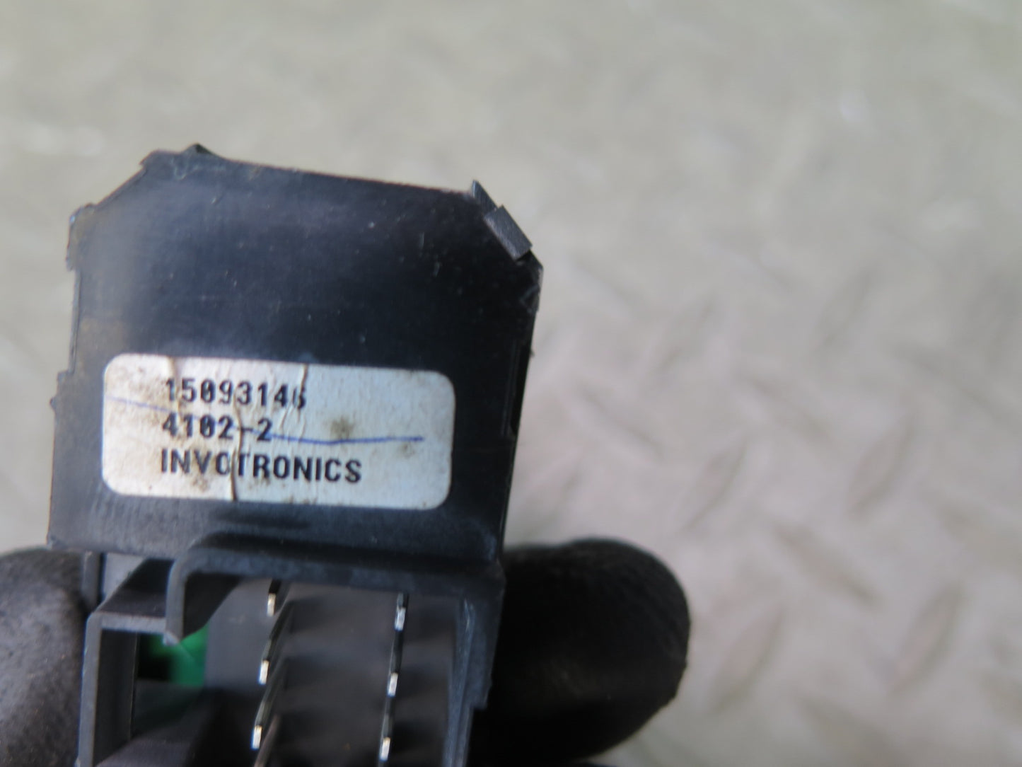 2003-2007 Hummer H2 Rear Left or Right Door Window Control Switch 15093146