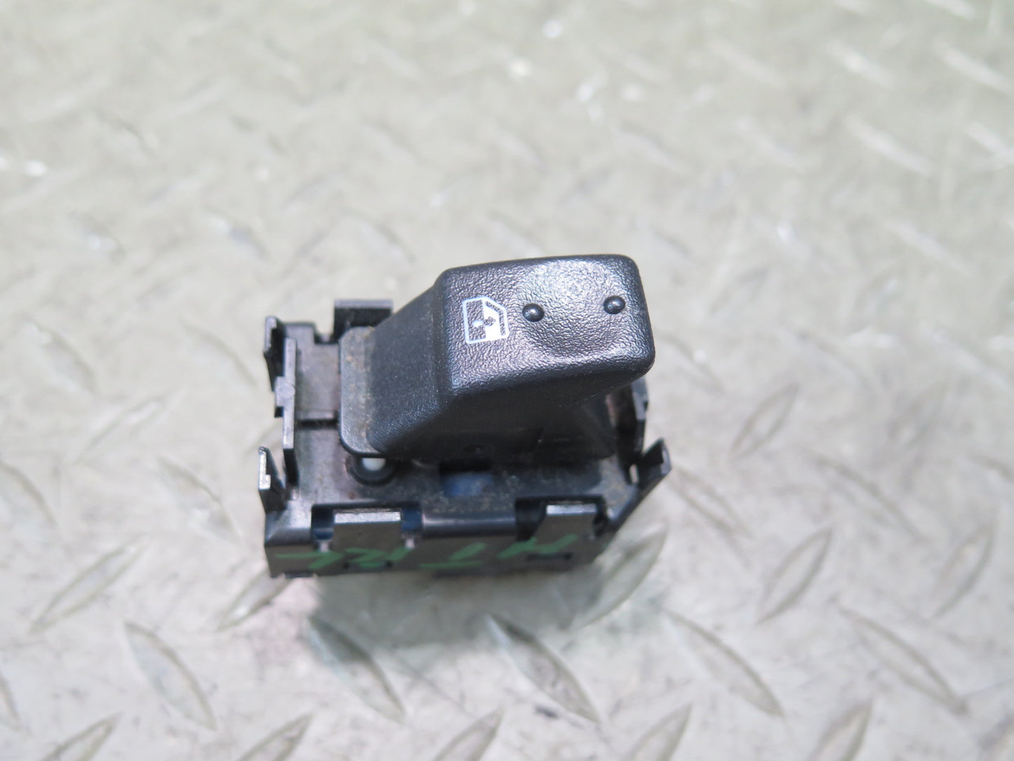 2003-2007 Hummer H2 Rear Left or Right Door Window Control Switch 15093146