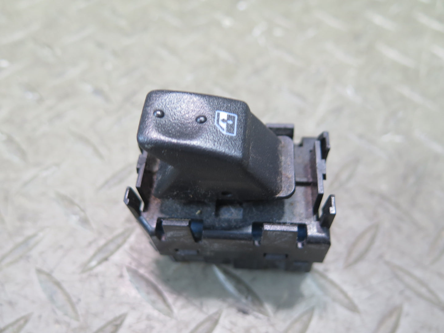 2003-2007 Hummer H2 Rear Left or Right Door Window Control Switch 15093146