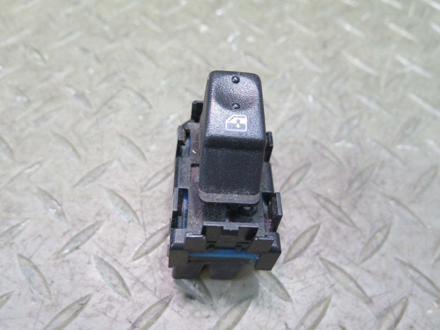 2003-2007 Hummer H2 Rear Left or Right Door Window Control Switch 15093146